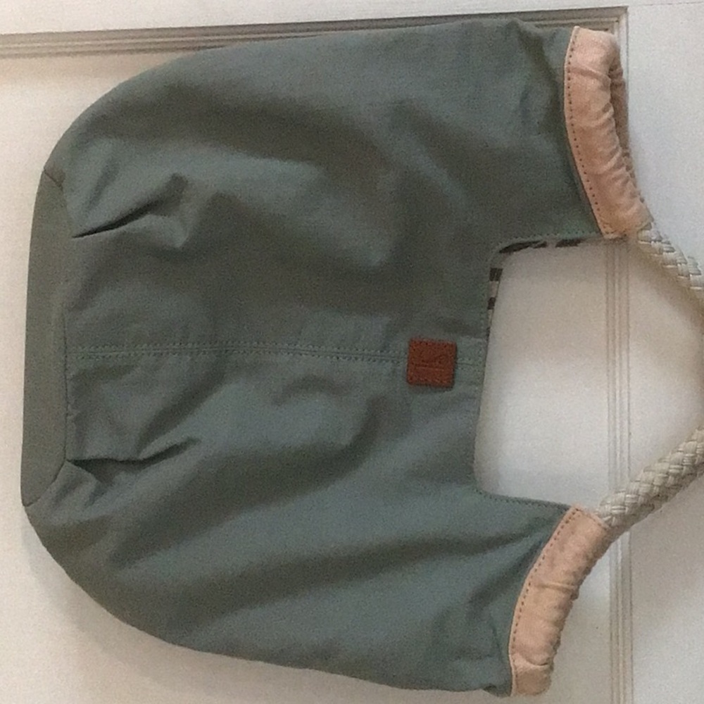 Serena & Lily pocketbook